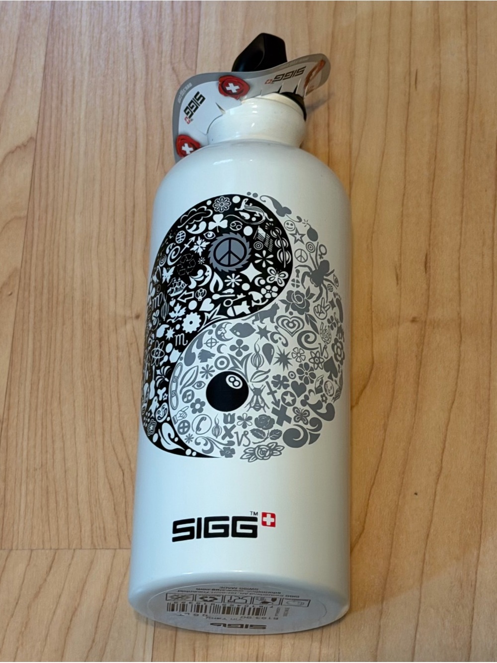 SIGG Switzerland Yin Yang Peace 0.6 Liter Water Bottle BRAND NEW NWT